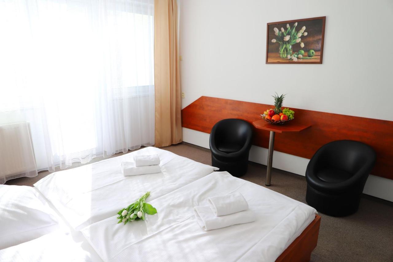 Turčianske Teplice Hotel Rezident מראה חיצוני תמונה