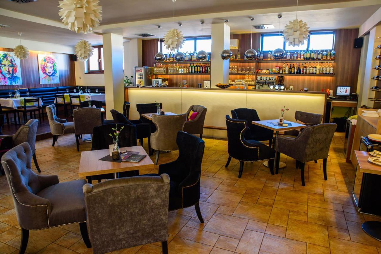 Turčianske Teplice Hotel Rezident מראה חיצוני תמונה
