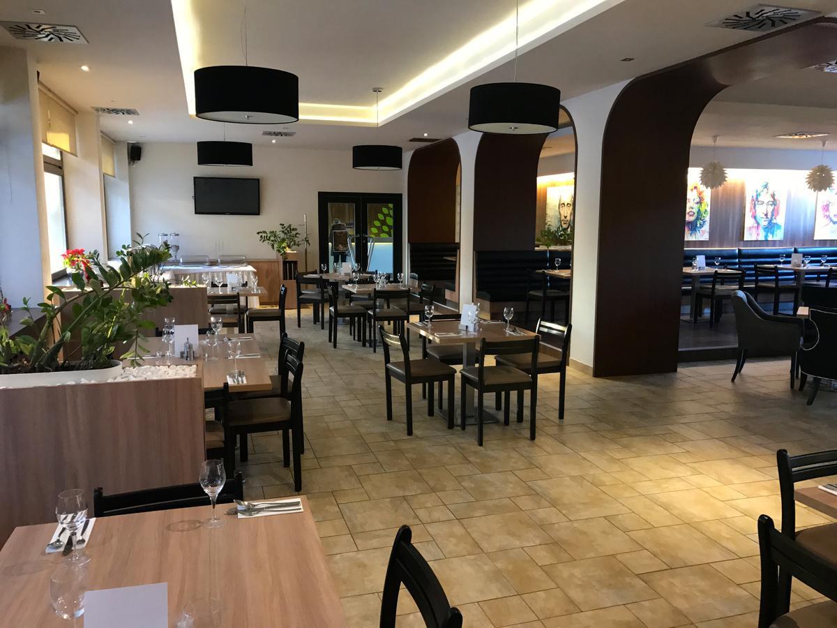 Turčianske Teplice Hotel Rezident מראה חיצוני תמונה