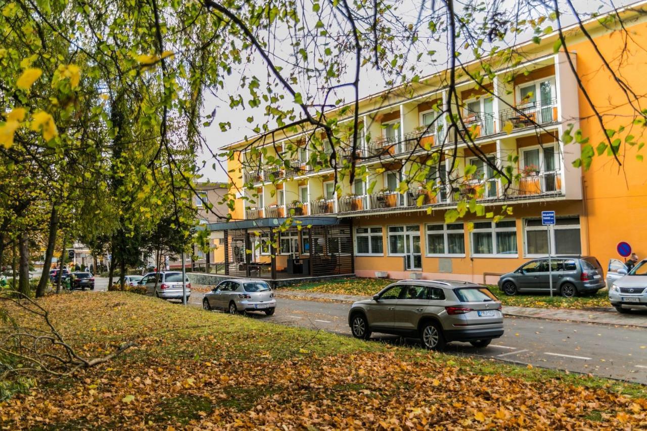 Turčianske Teplice Hotel Rezident מראה חיצוני תמונה